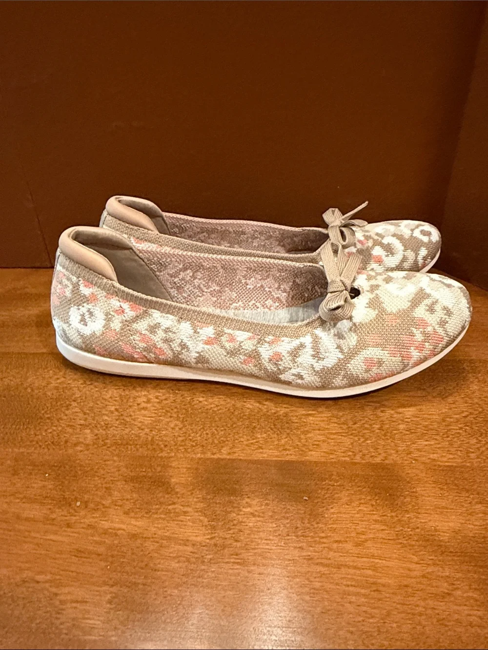 Clarks Beige and Coral Floral Knit Ballet Flats with Bow